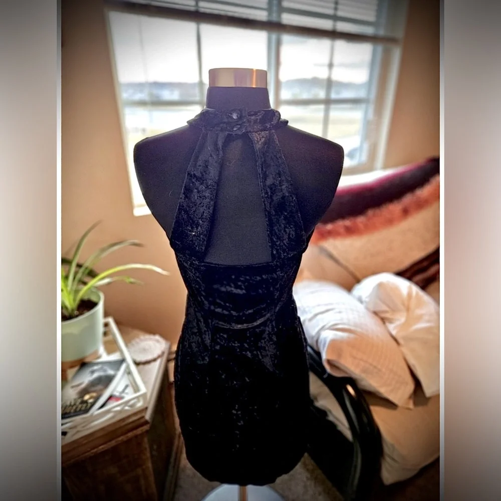 VINTAGE Black Beaded Velvet Necklace Dress - Picture 4 of 8